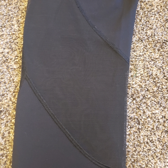Lululemon leggings with mesh - Picture 5 of 11